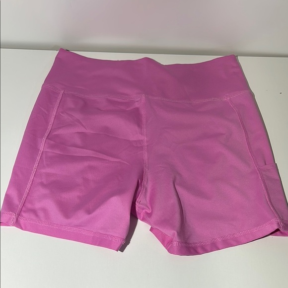 Vineyard Vines Pink Bike Shorts Moisture-Wicking Performance - Picture 3 of 3